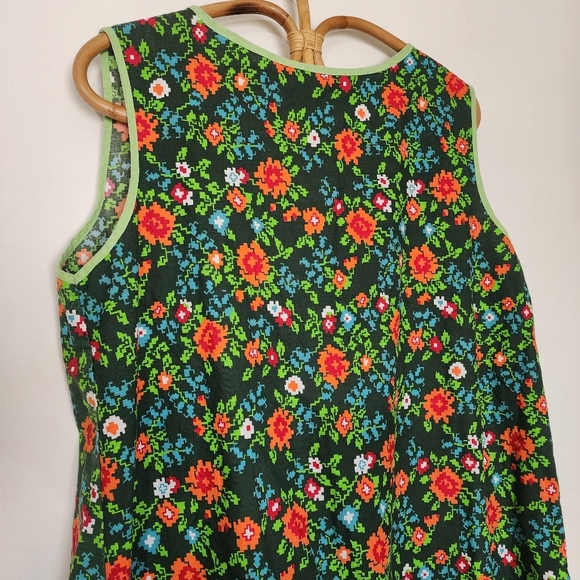 Vintage green floral chore day buttondown house dress with pockets - Picture 6 of 8
